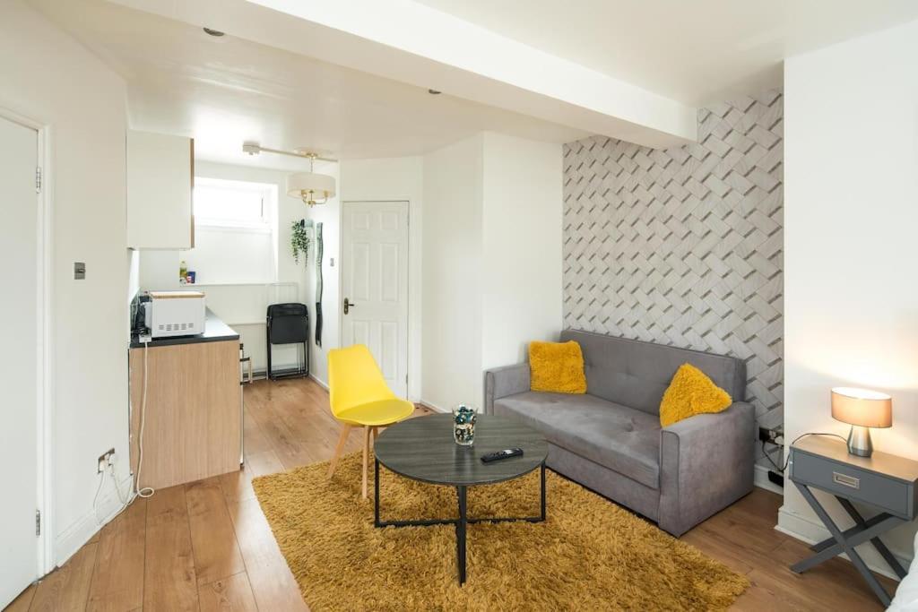 Spacious Studio For Up To 4! Sofa Bed London Exterior foto