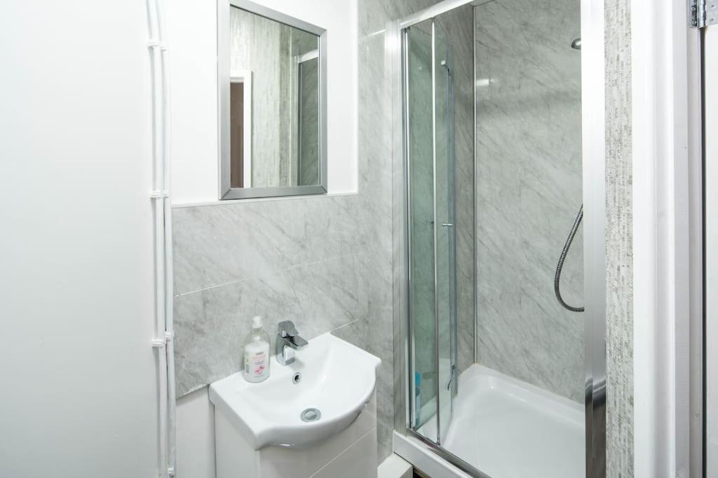 Spacious Studio For Up To 4! Sofa Bed London Exterior foto